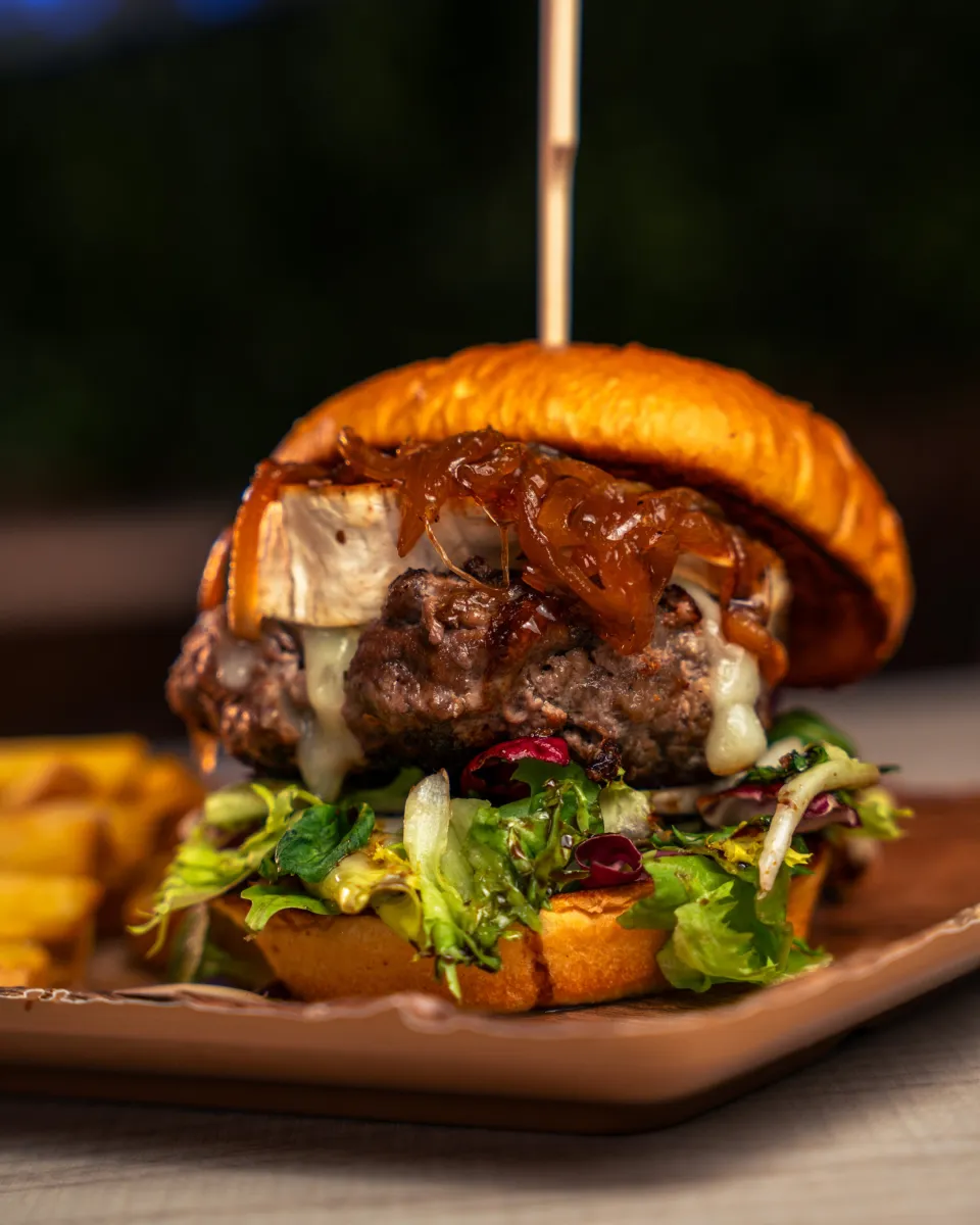 Plato de cocina de producto y brasa en La Duna (Albacete)